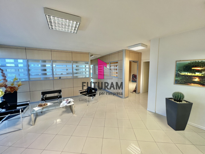 Immagine 3 di Ufficio in vendita  in VIA FOSCA 22 a Dueville