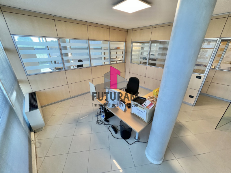 Immagine 10 di Ufficio in vendita  in VIA FOSCA 22 a Dueville