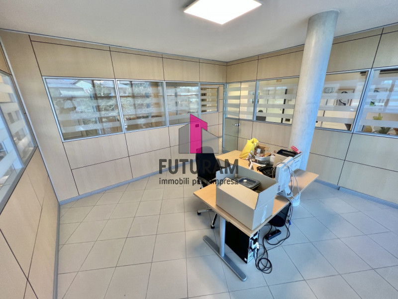 Immagine 11 di Ufficio in vendita  in VIA FOSCA 22 a Dueville