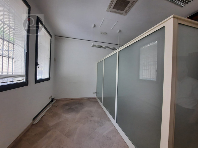 Immagine 2 di Negozio in affitto  a Padova