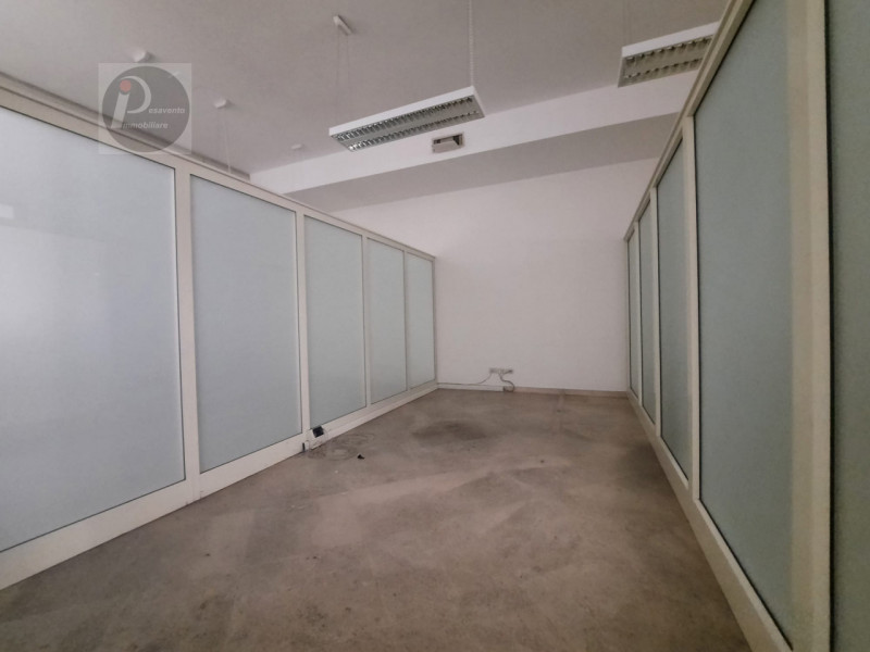 Immagine 7 di Negozio in affitto  a Padova