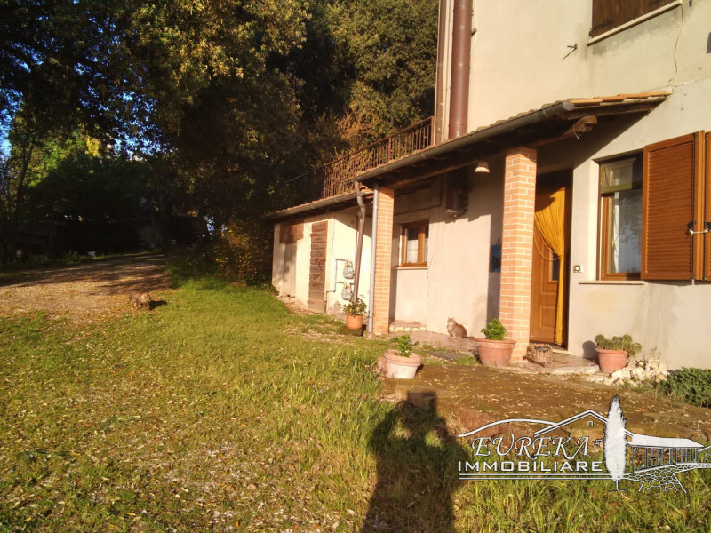 Immagine 2 di Appartamento in vendita  in sanfatucchio a Castiglione Del Lago