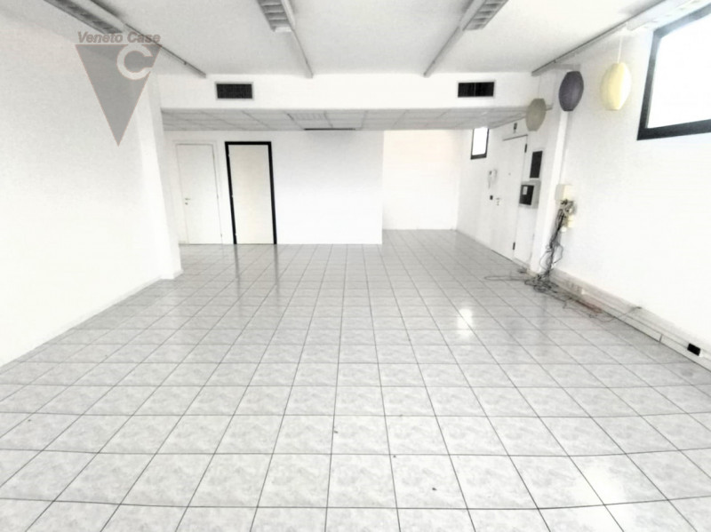 Immagine 1 di Ufficio in affitto  in Via Panà a Noventa Padovana