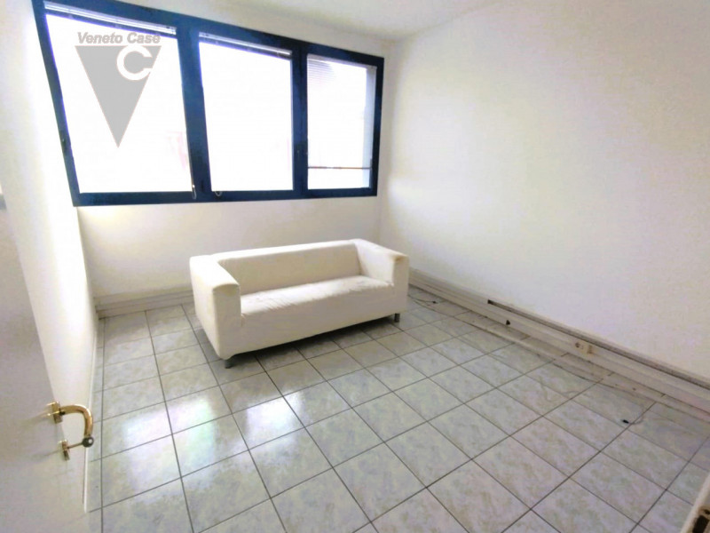 Immagine 4 di Ufficio in affitto  in Via Panà a Noventa Padovana