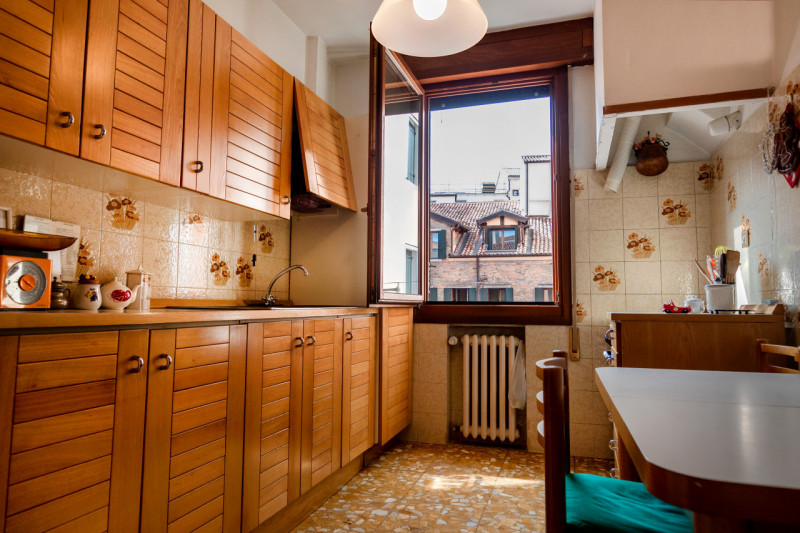 Immagine 4 di Appartamento in vendita  a Venezia