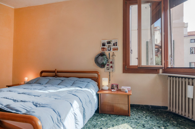 Immagine 11 di Appartamento in vendita  a Venezia