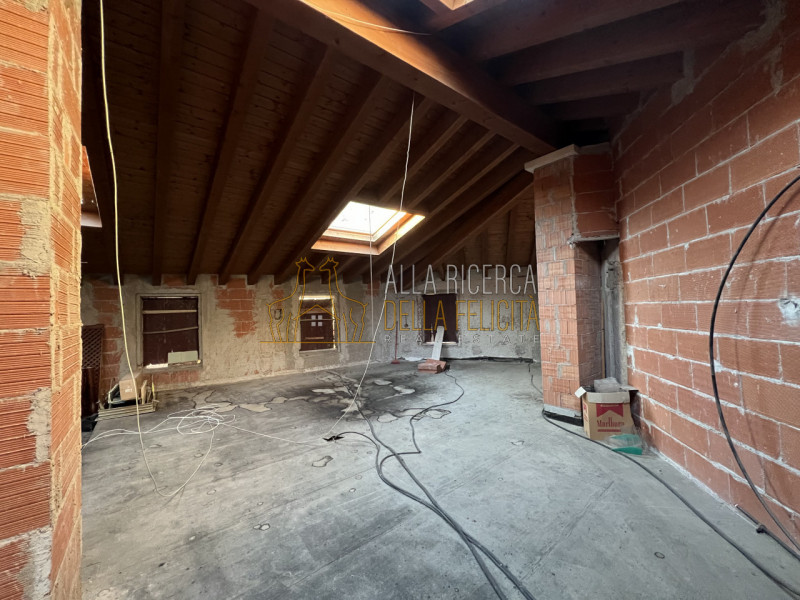 Immagine 2 di Palazzo in vendita  in Via Marzari a Santorso