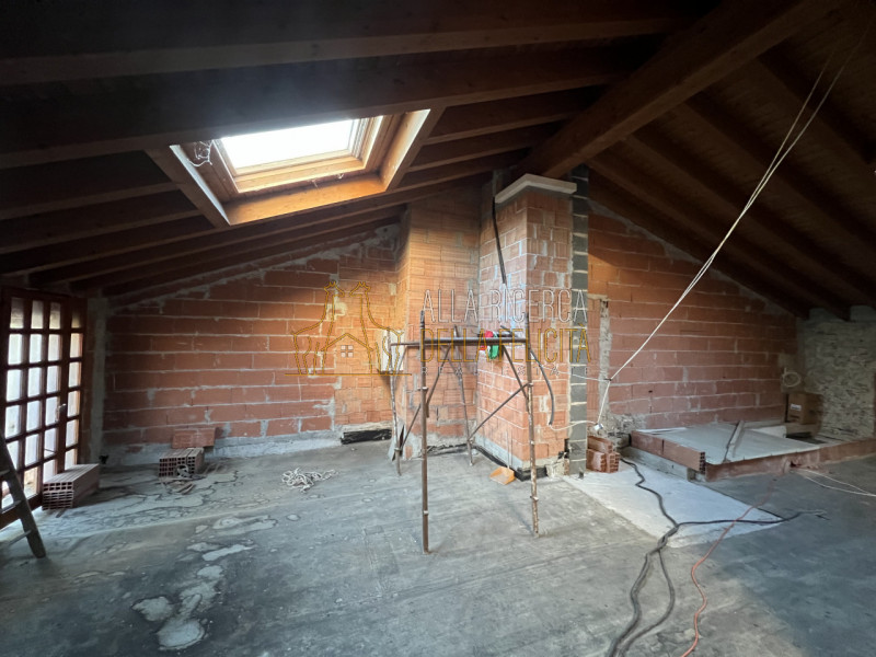 Immagine 3 di Palazzo in vendita  in Via Marzari a Santorso