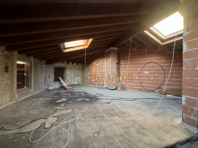 Immagine 4 di Palazzo in vendita  in Via Marzari a Santorso