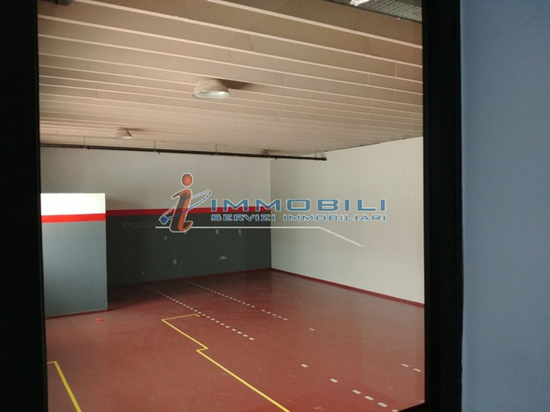 Immagine 12 di Negozio in affitto  in VIA QUATTRO NOVEMBRE a Cavenago Di Brianza