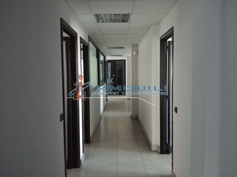 Immagine 18 di Negozio in affitto  in VIA QUATTRO NOVEMBRE a Cavenago Di Brianza