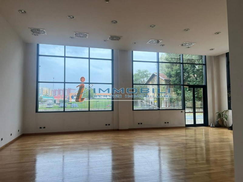 Immagine 2 di Negozio in affitto  in VIA CANTORE GEN. a Sesto San Giovanni