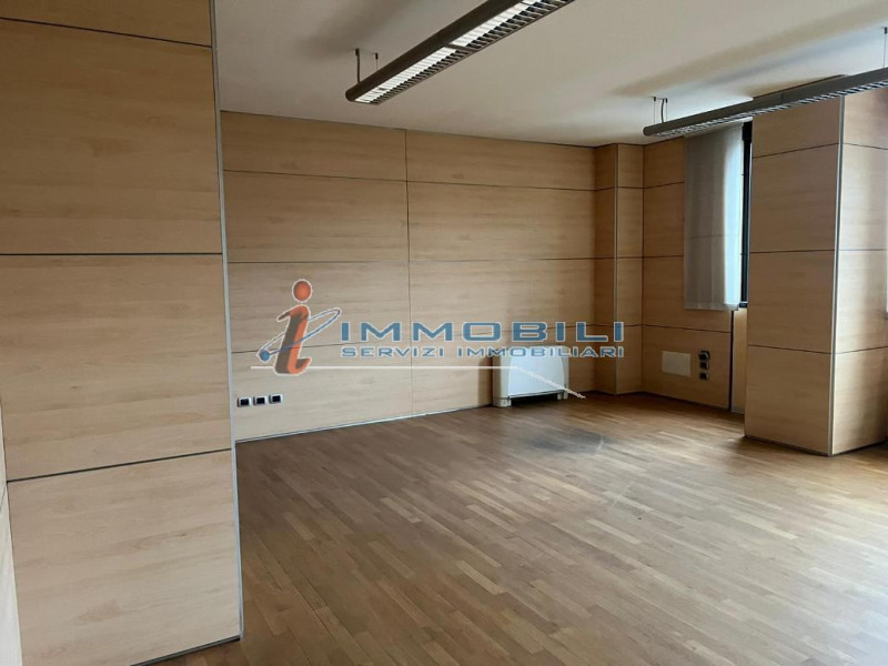 Immagine 9 di Negozio in affitto  in VIA CANTORE GEN. a Sesto San Giovanni