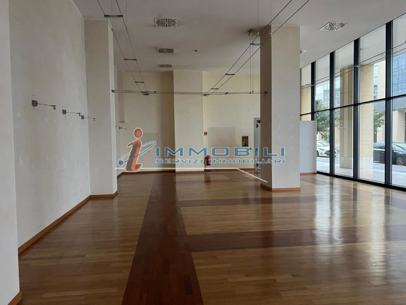 Immagine 11 di Negozio in affitto  in VIA CANTORE GEN. a Sesto San Giovanni