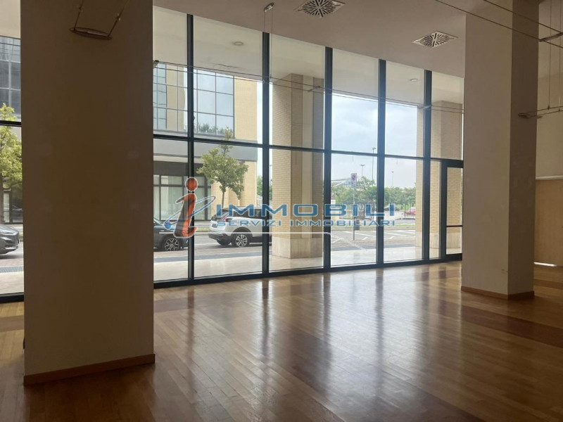 Immagine 12 di Negozio in affitto  in VIA CANTORE GEN. a Sesto San Giovanni