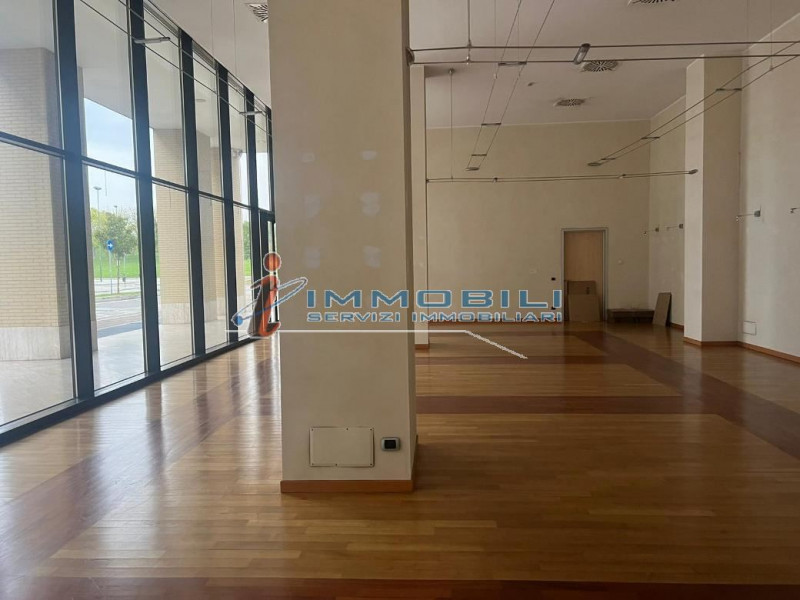 Immagine 14 di Negozio in affitto  in VIA CANTORE GEN. a Sesto San Giovanni
