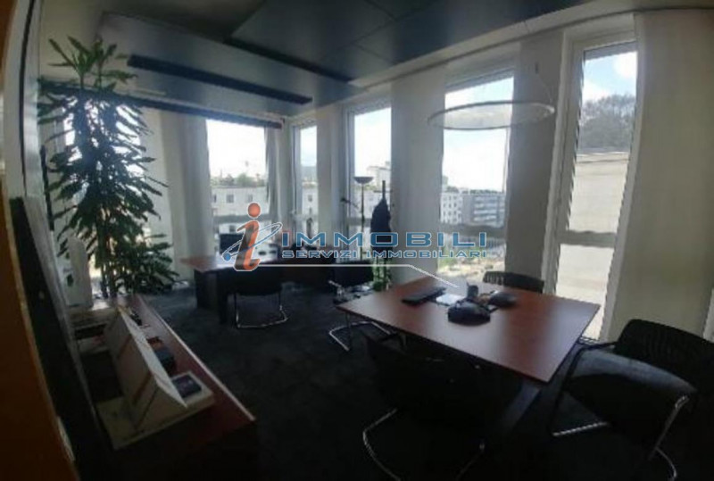 Immagine 2 di Ufficio in affitto  in VIALE VITTORIO VENETO a Milano