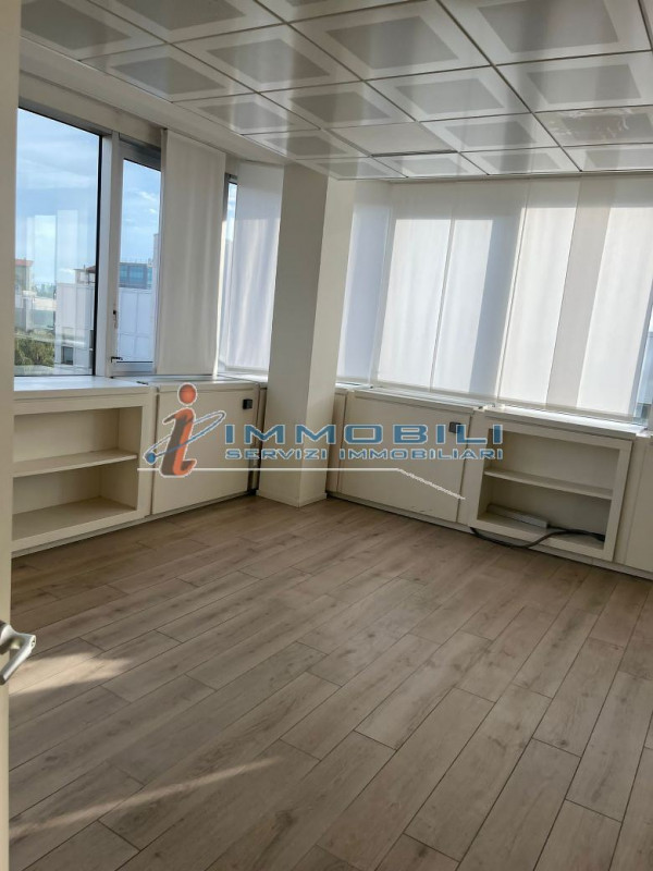Immagine 16 di Ufficio in affitto  in VIA FANTOLI GAUDENZIO a Milano