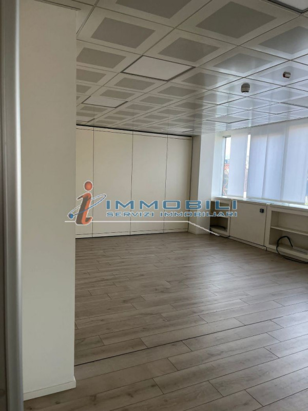 Immagine 19 di Ufficio in affitto  in VIA FANTOLI GAUDENZIO a Milano
