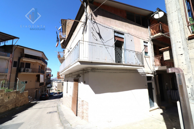 Immagine 2 di Appartamento in vendita  in via Penninello n.32 a Palagonia