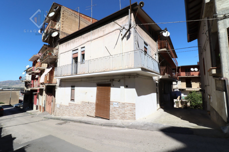 Immagine 7 di Appartamento in vendita  in via Penninello n.32 a Palagonia