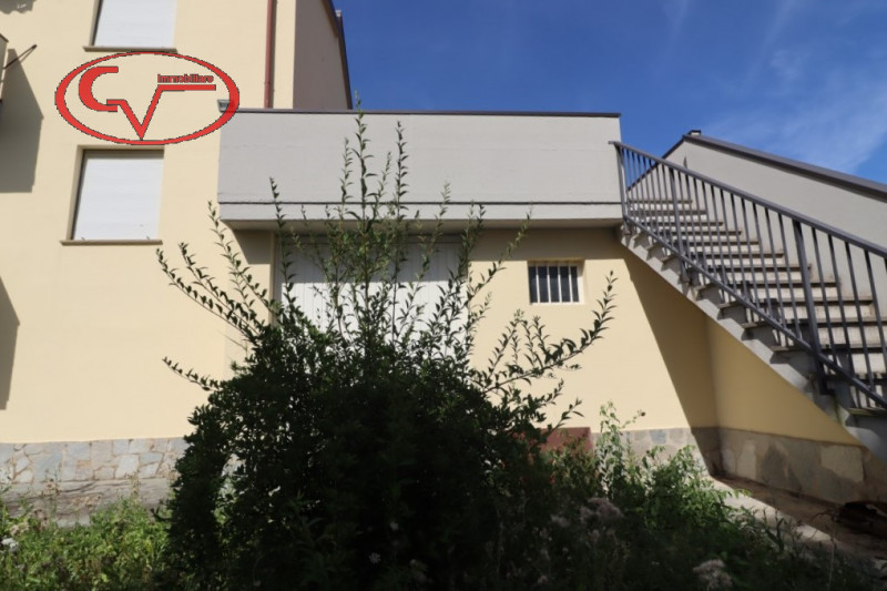 Immagine 2 di Villetta a schiera in vendita  a Bucine