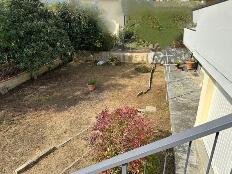 Immagine 43 di Villetta a schiera in vendita  a Bucine