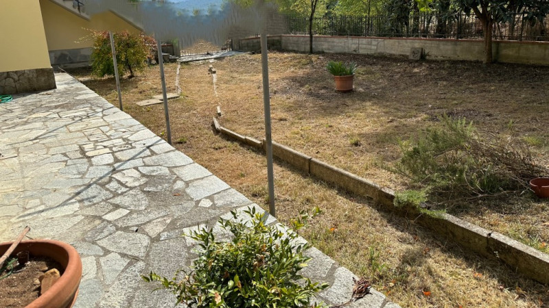 Immagine 44 di Villetta a schiera in vendita  a Bucine