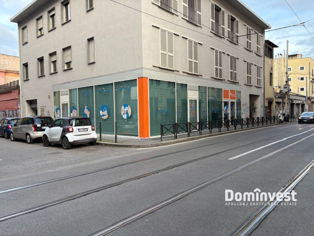 Immagine 1 di Negozio in vendita  in Via dei Reti a Roma