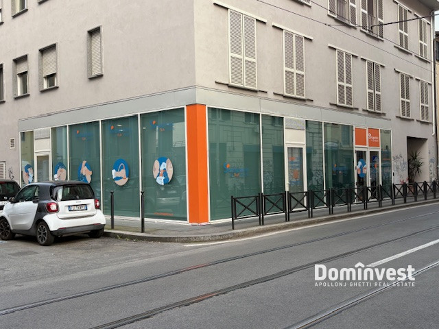 Immagine 2 di Negozio in vendita  in Via dei Reti a Roma