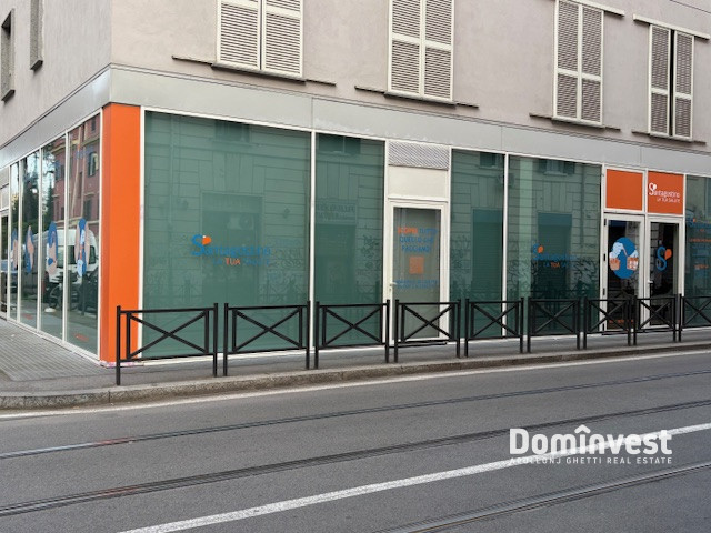 Immagine 3 di Negozio in vendita  in Via dei Reti a Roma