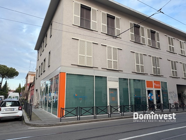 Immagine 4 di Negozio in vendita  in Via dei Reti a Roma
