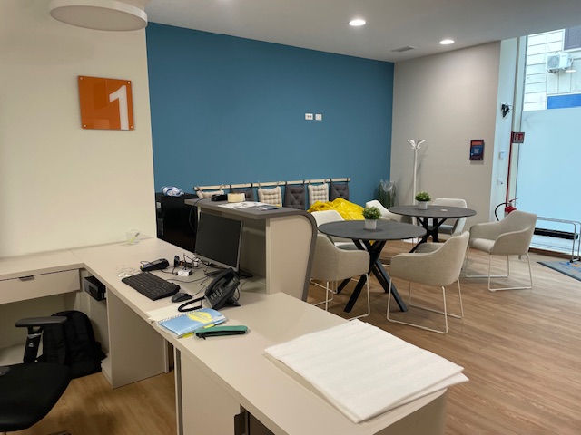 Immagine 5 di Negozio in vendita  in Via dei Reti a Roma