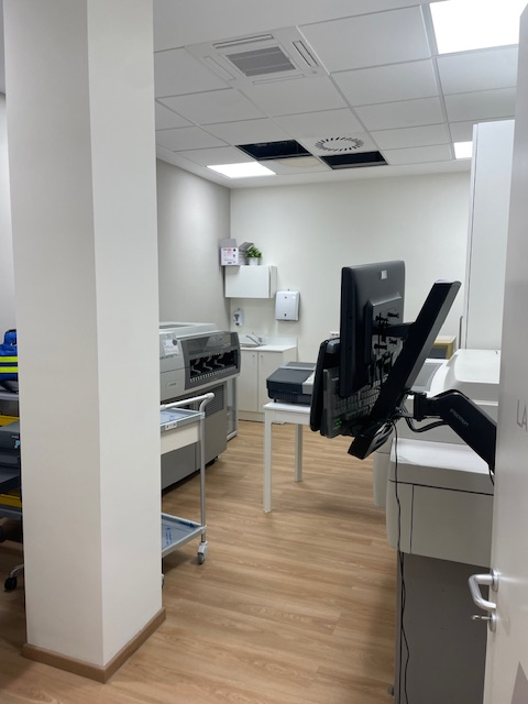 Immagine 7 di Negozio in vendita  in Via dei Reti a Roma