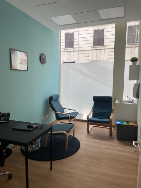 Immagine 8 di Negozio in vendita  in Via dei Reti a Roma