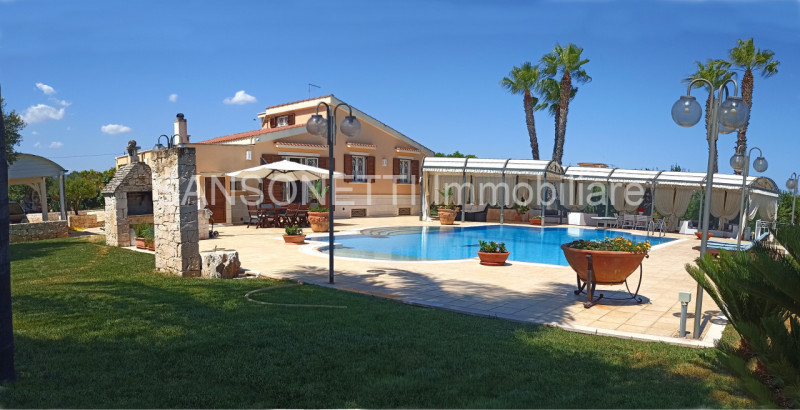 Immagine 1 di Villa in vendita  in IHOSAV a Fasano