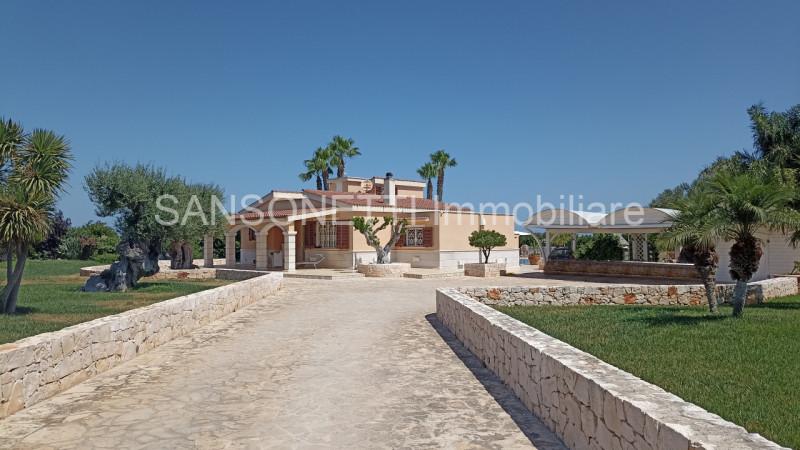Immagine 3 di Villa in vendita  in IHOSAV a Fasano