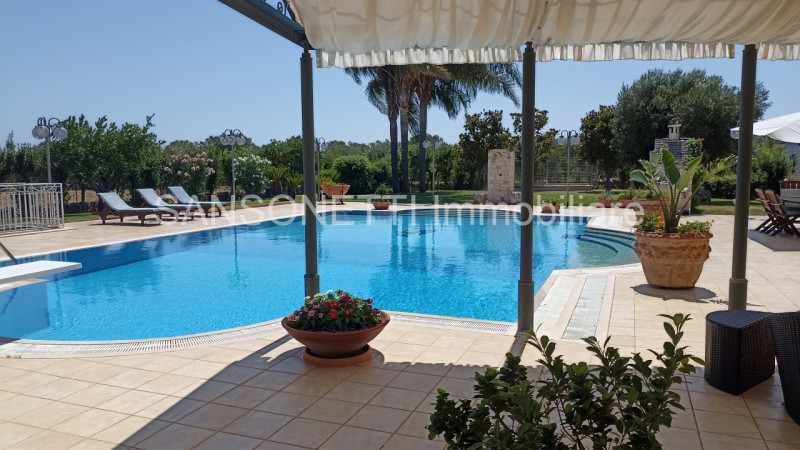 Immagine 8 di Villa in vendita  in IHOSAV a Fasano