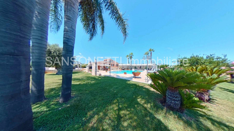 Immagine 11 di Villa in vendita  in IHOSAV a Fasano