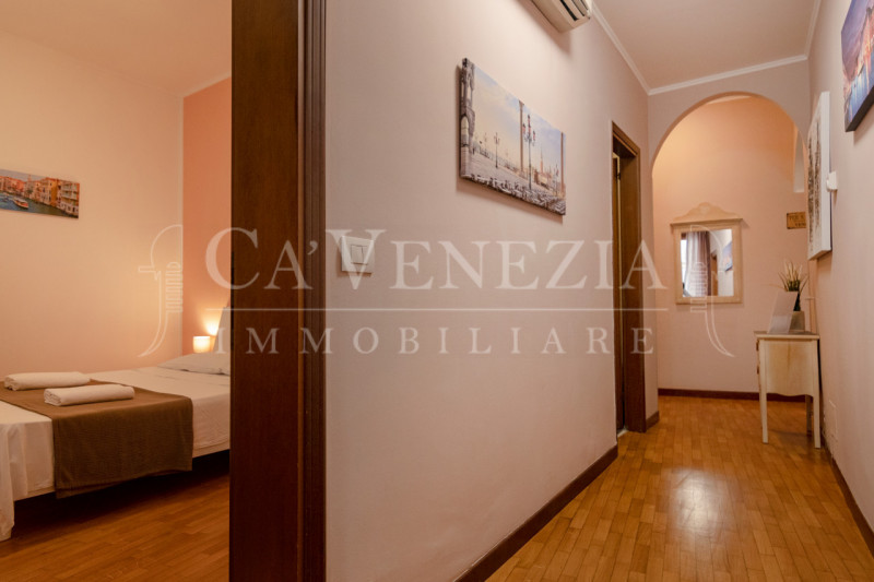 Immagine 5 di Appartamento in vendita  in san marco a Venezia