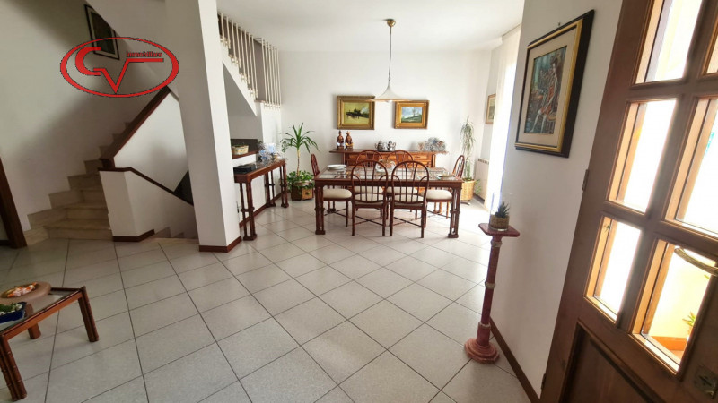 Immagine 5 di Villetta a schiera in vendita  in via liberazione a Bucine