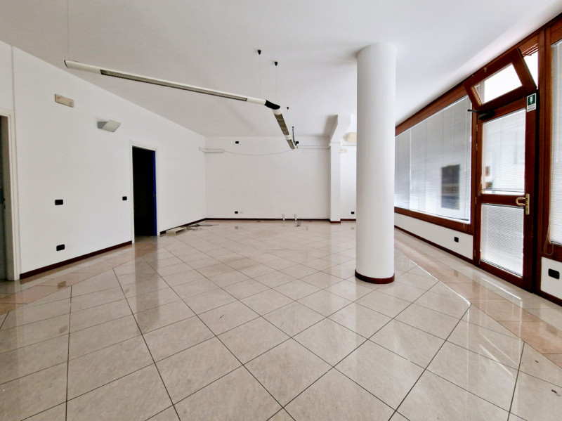 Immagine 2 di Ufficio in vendita  in VIA NAZARIO SAURO a Rovigo