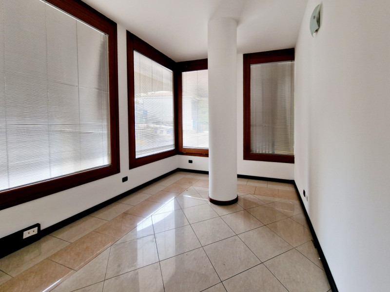 Immagine 4 di Ufficio in vendita  in VIA NAZARIO SAURO a Rovigo