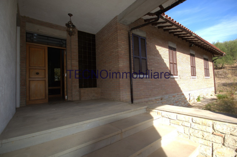 Immagine 5 di Villa in vendita  in via del bando a Perugia