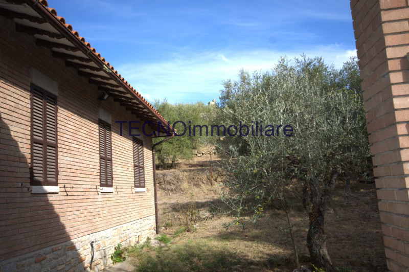 Immagine 9 di Villa in vendita  in via del bando a Perugia