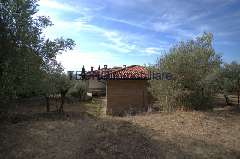 Immagine 28 di Villa in vendita  in via del bando a Perugia