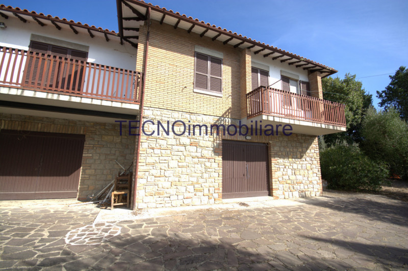 Immagine 33 di Villa in vendita  in via del bando a Perugia