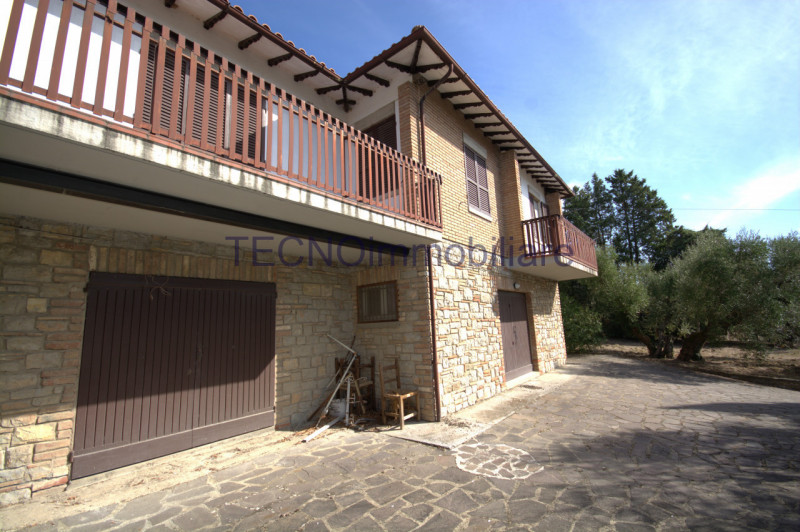 Immagine 42 di Villa in vendita  in via del bando a Perugia