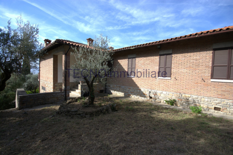 Immagine 69 di Villa in vendita  in via del bando a Perugia