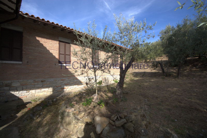 Immagine 84 di Villa in vendita  in via del bando a Perugia